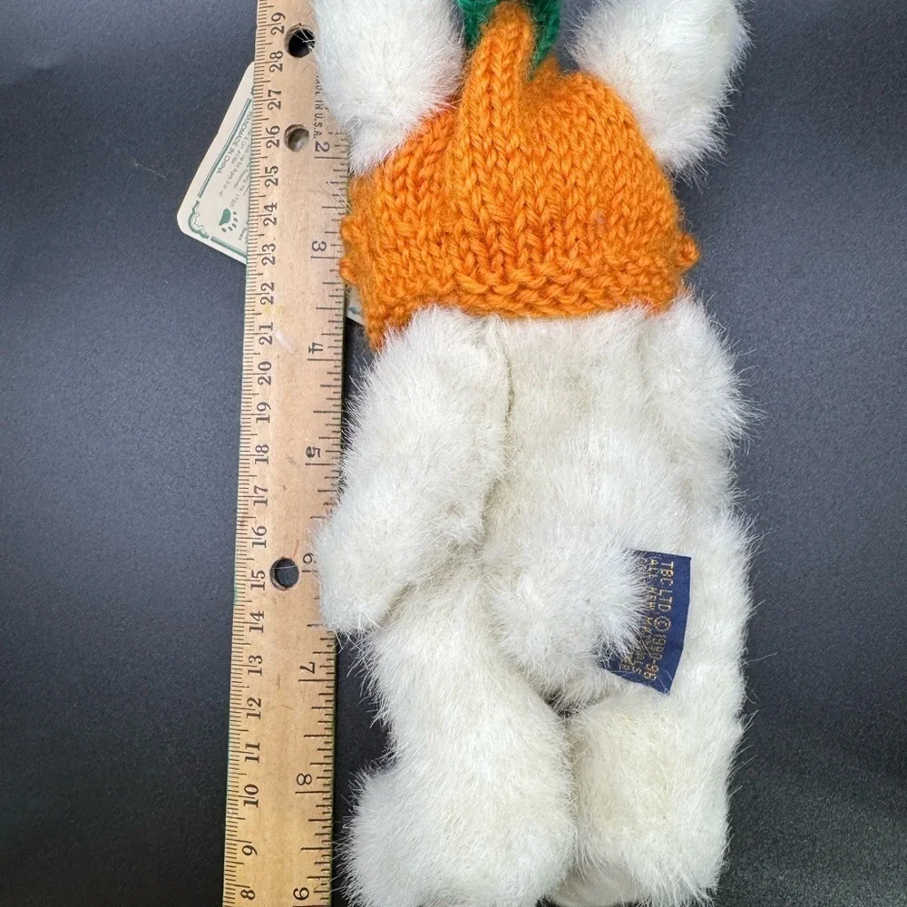 VTG Boyd’s Bears Chardonnay White Plush Bunny with Orange and Green Hat